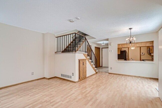 Foto del edificio - 1416 Granada Road North, Oakdale, MN, 55128