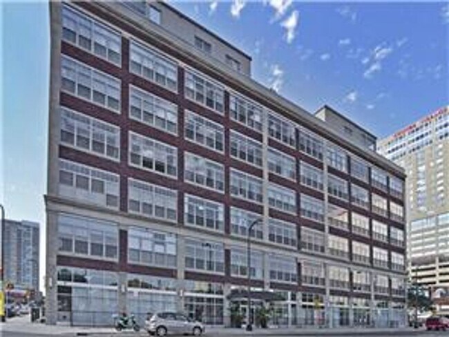 Foto del edificio - Rarely Available 3 Bedroom 2 Bathroom Penthouse At The Sexton Lofts!
