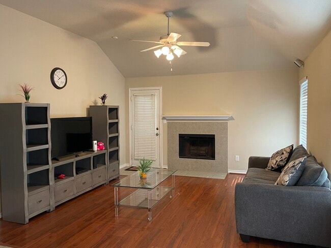 Building Photo - 3717 Ladera Dr