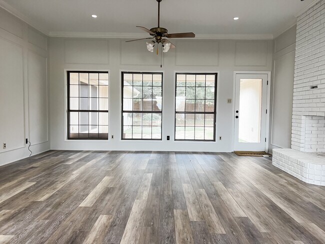Foto del edificio - 7 Edgemere Dr
