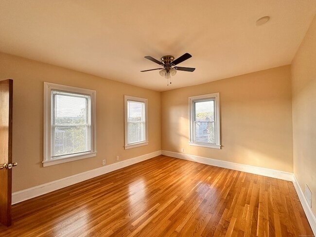 Building Photo - 34 N Spring St