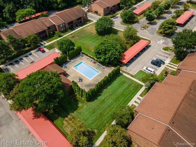 Foto del edificio - 23788 Village-House Dr N