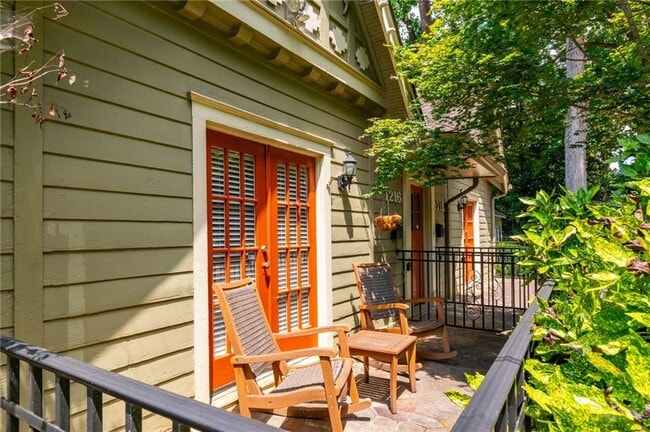 Foto del edificio - 1216 N Highland Ave NE