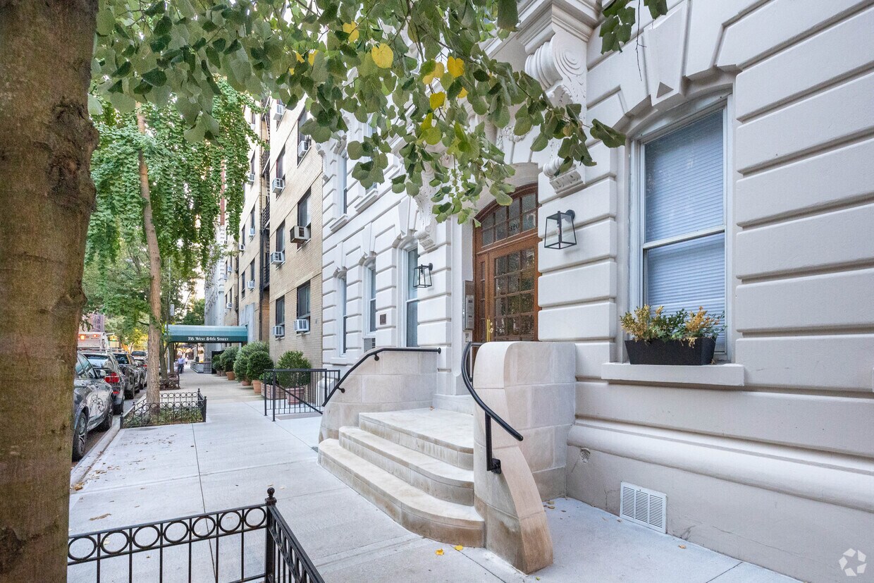 Primary Photo - 320 W 84th St