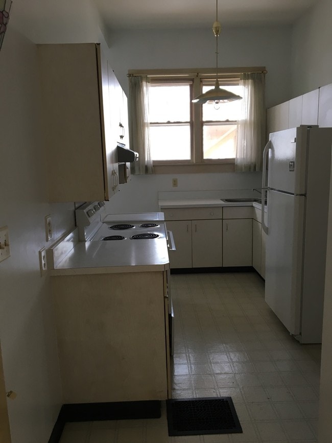 Building Photo - 302 Perrin Ave