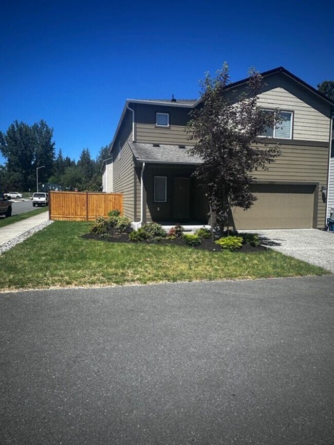 Foto del edificio - Spacious, modern 5-bed, 2.75-bath in sought-after Daisy Crossing Community in Sultan