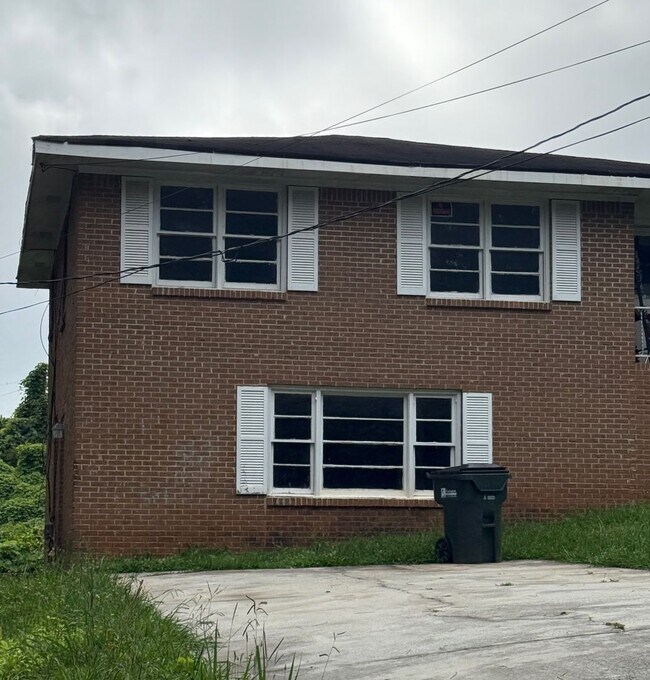Building Photo - 8195-8195 Spillers Dr SW