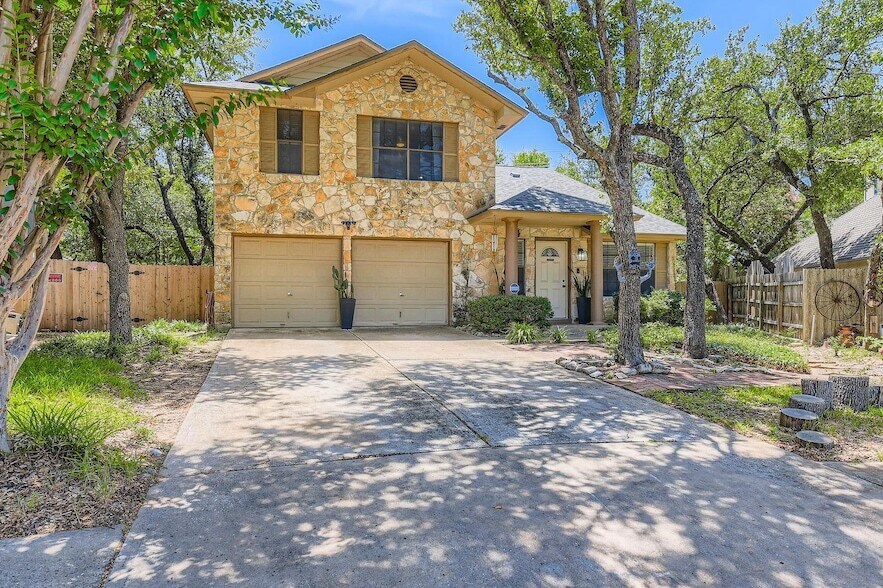 Foto principal - 7301 Saralee Trail