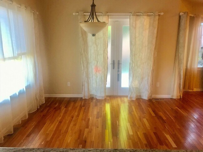 Foto del edificio - Great West Bellevue House for Rent