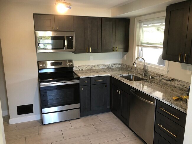 Building Photo - 87 Irwin Dr