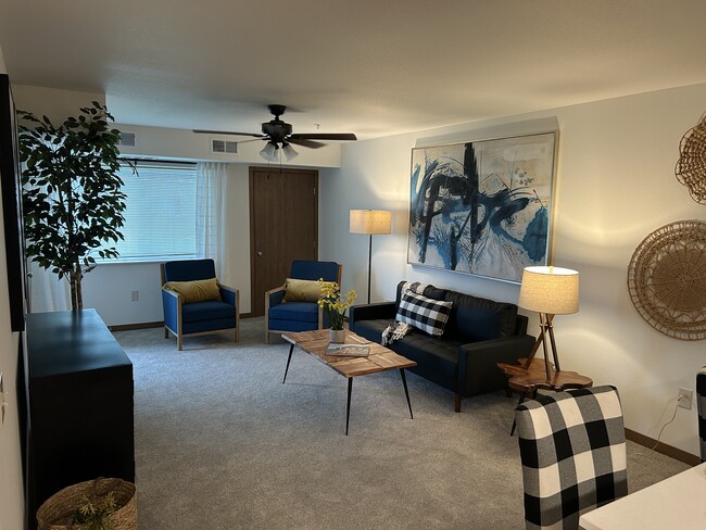 Building Photo - Highland Apartments