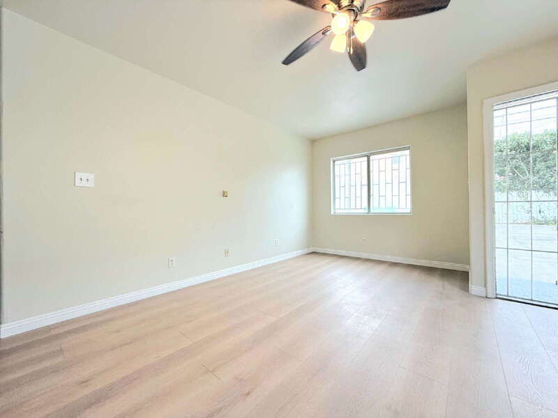 Foto principal - 1325 W 58th St