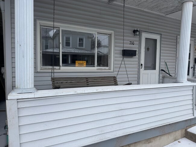 Building Photo - 710 Walnut St