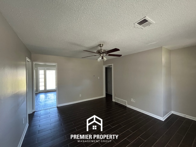 Foto del edificio - 3720 Pembrook Cove