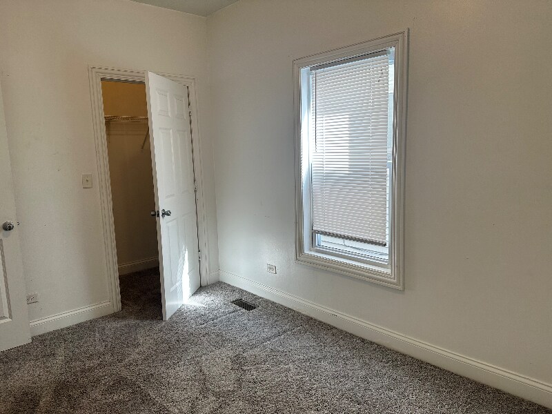 Foto principal - 1650 N Keeler Ave