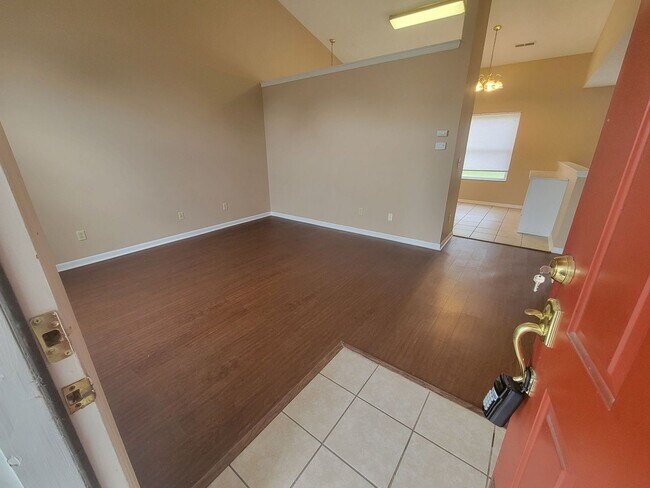 Building Photo - 590 Pine Hill Pl