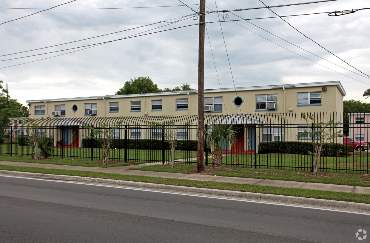 Primary Photo - Taylor Apartments