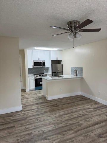 Foto del edificio - 4481 W McNab Rd
