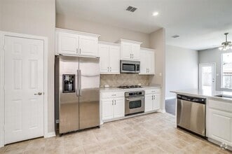 Building Photo - 2692 Lake Ridge Dr