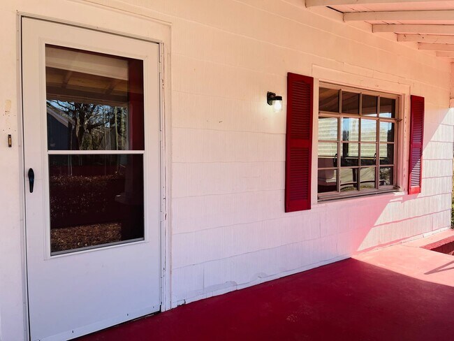 Foto del edificio - MOVE IN SPECIAL! Welcome home! Great locat...