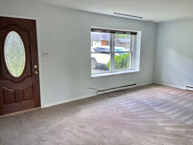 Foto del edificio - Charming 4-Bedroom Single Family Townhome ...