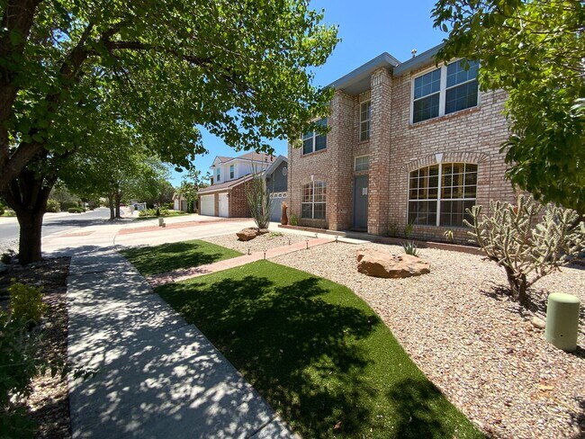 Foto del edificio - 3 Bedroom Home Available Near Golf Course ...