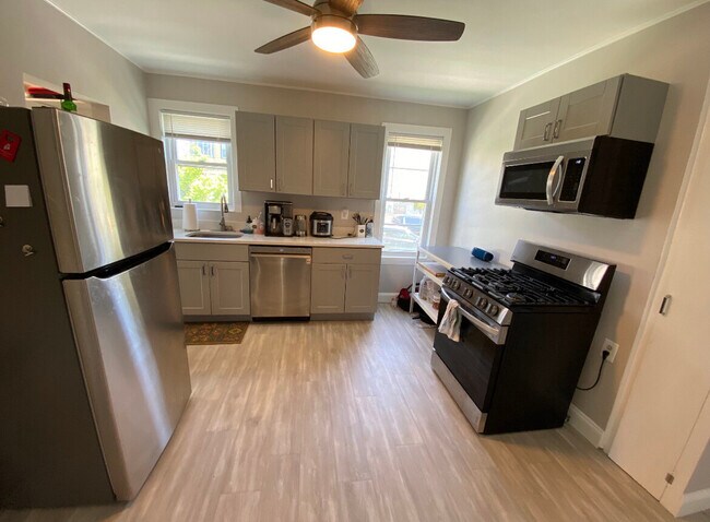 Building Photo - 31 Forest St