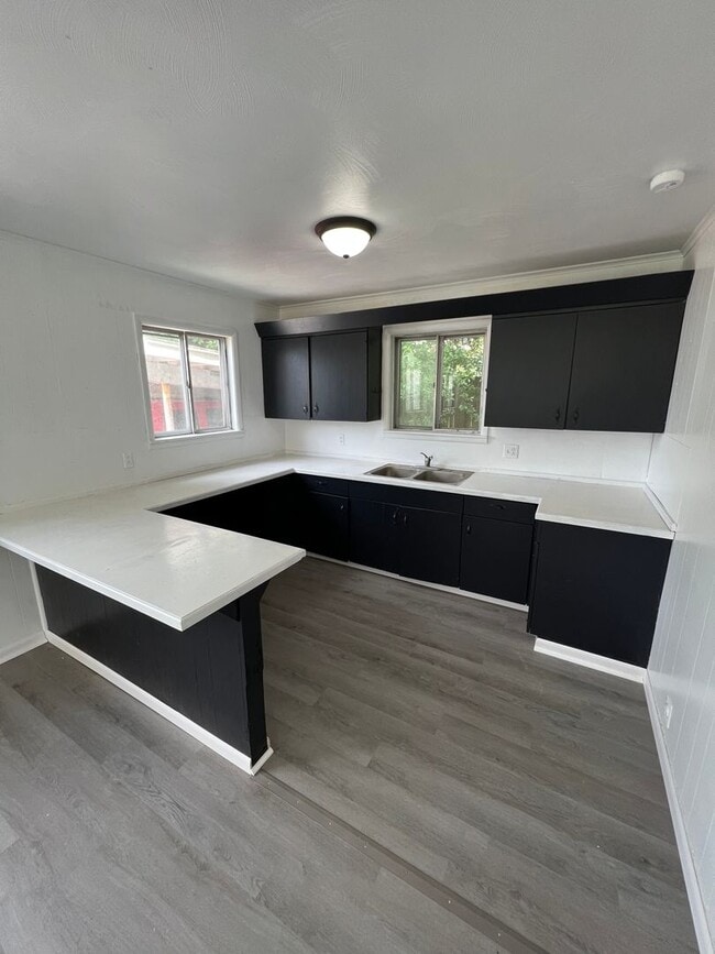 Building Photo - Super cute 1 bedroom home available now!