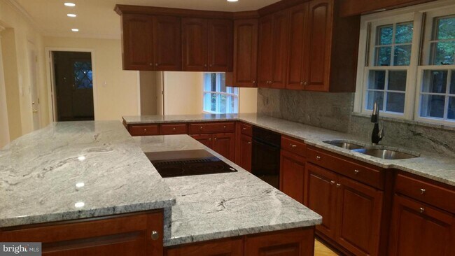 Building Photo - 6211 Sierra Ct