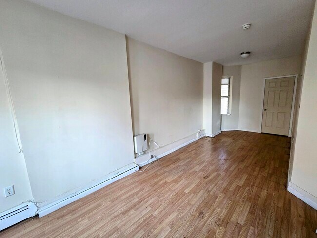 Foto del edificio - 475 West Side Ave