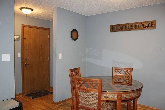 Building Photo - 4 Pine Tree Dr