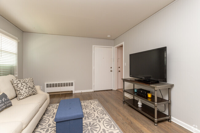 1BR, 1BA - 630SF - Living Room - Gladstone Apartments