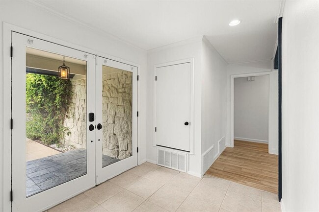 Building Photo - 2404 Coral Ridge Cir