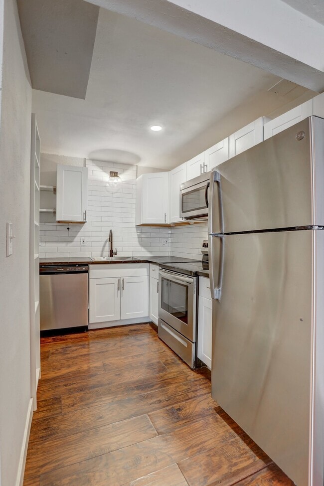 Photo - $1,550 - 1 Bed Updated Condo right by Cher...