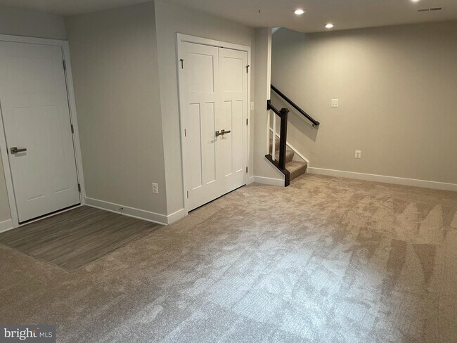 Building Photo - 1004 Rosecroft Ln