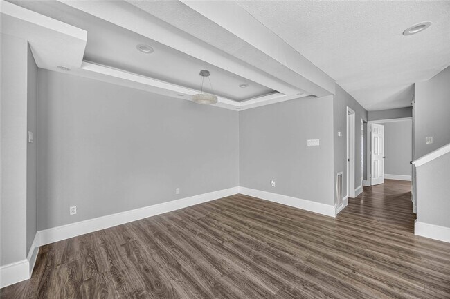 Building Photo - 7866 Green Lawn Dr
