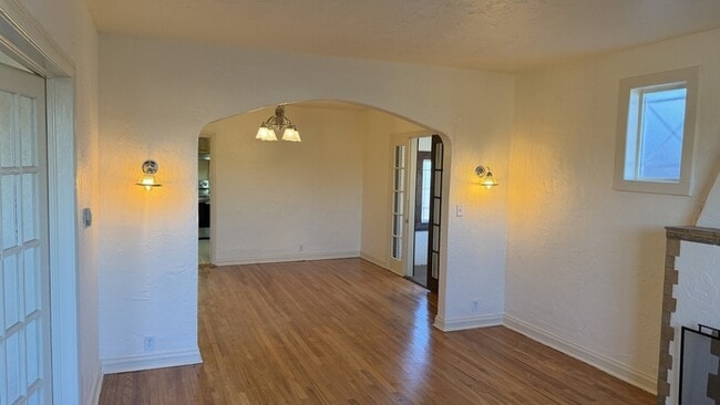 Photo - 1447 S Broadway House