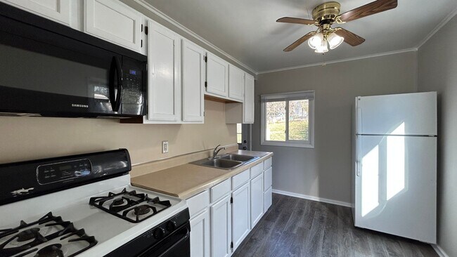 Building Photo - 2 bedroom home