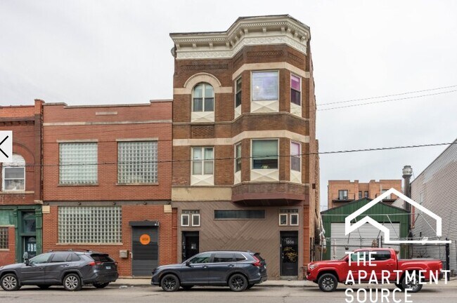 Foto del edificio - 1806 W Grand Ave