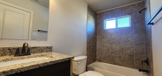 Building Photo - Townhome for rent