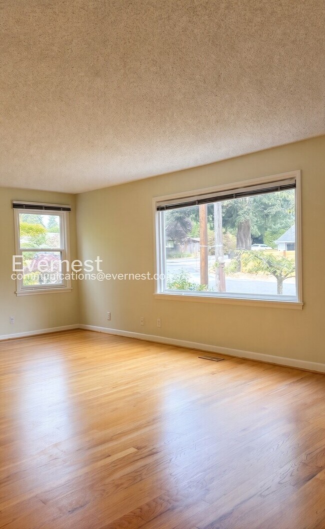 Foto del edificio - 909 NE 115th St