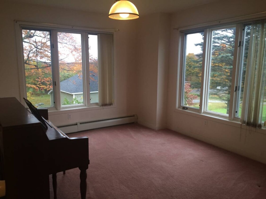 Building Photo - 2162 VT-108