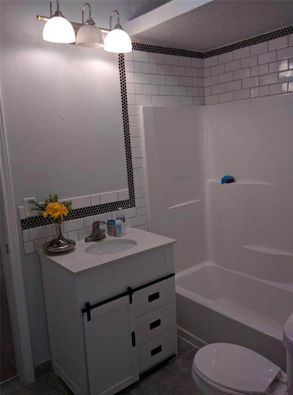 Foto del edificio - 218 E Wright Ave