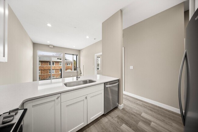 Foto del edificio - 3708 Grand Blvd