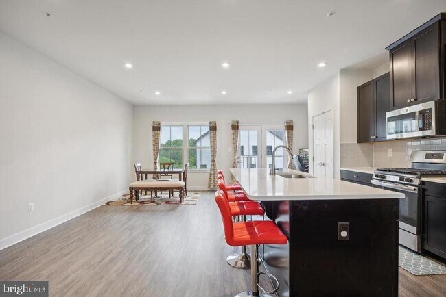 Building Photo - 6070 Fallfish Ct