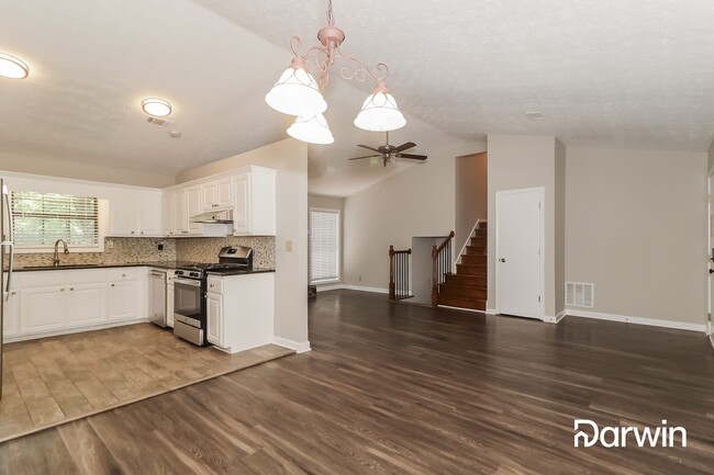 Building Photo - 462 Kings Hill Ct