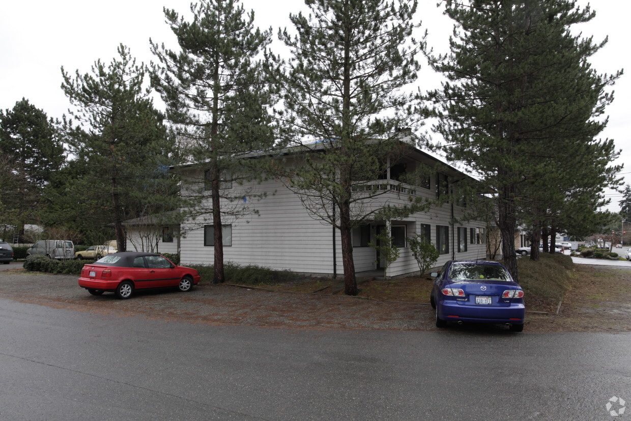 Building Photo - 3011 NE 147th St