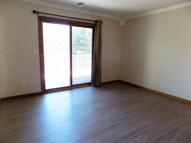 Building Photo - 159 Riverview Dr