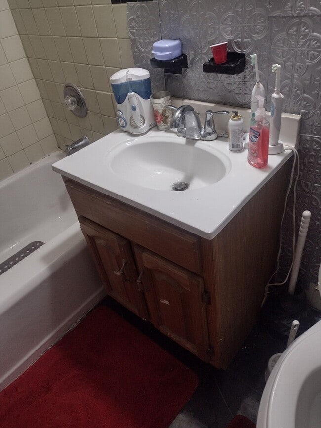 Photo - Spacious 2 bedroom -don't wait this will not last Apartment