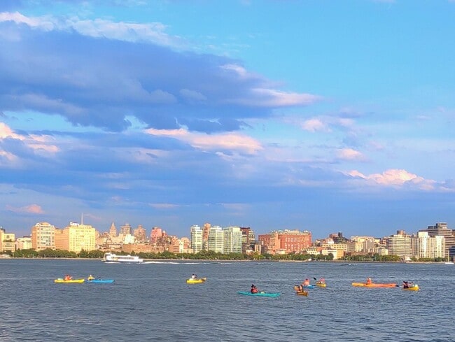 Foto del edificio - 7000 BLVD E